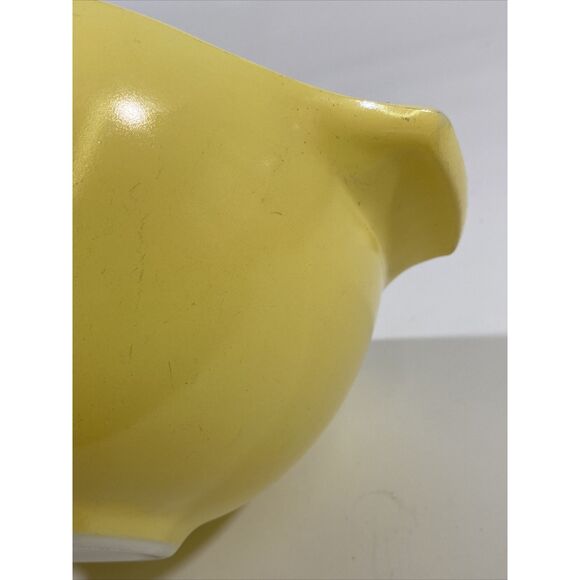 Vintage Pyrex Yellow Bowl Cinderella Light Pale Butter Mixing 443 2 1/2 qt - Picture 6 of 8